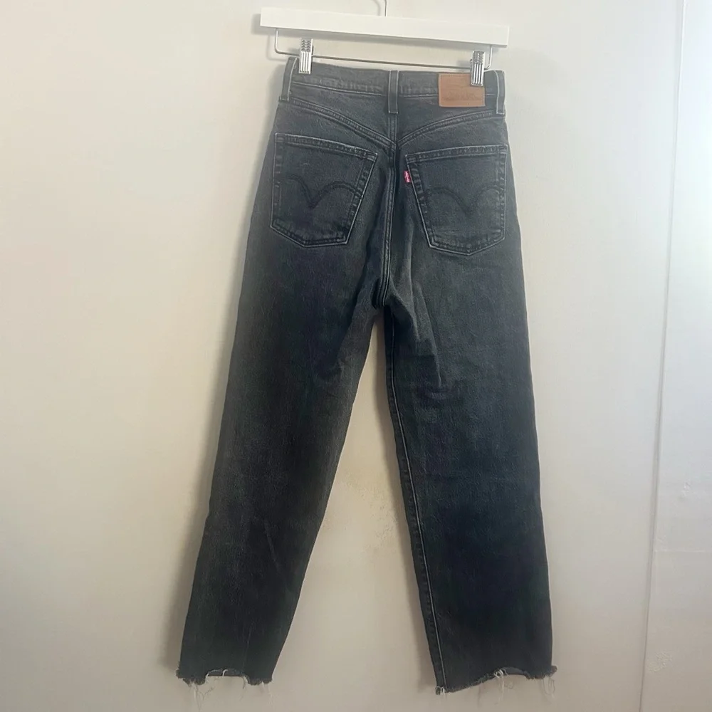 Levi’s rib cage‎ straight gray jeans 25